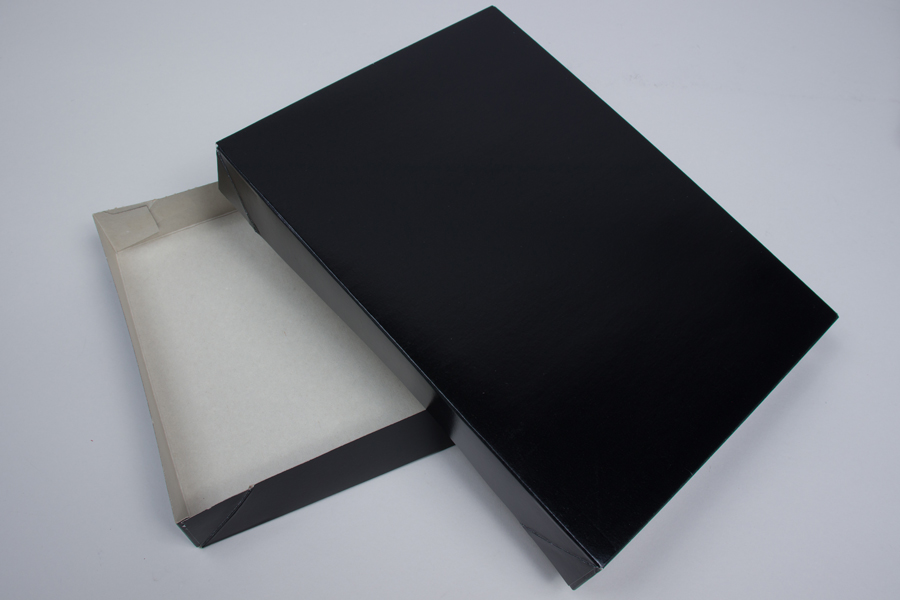 17 x 11 x 2.5 BLACK GLOSS APPAREL BOX