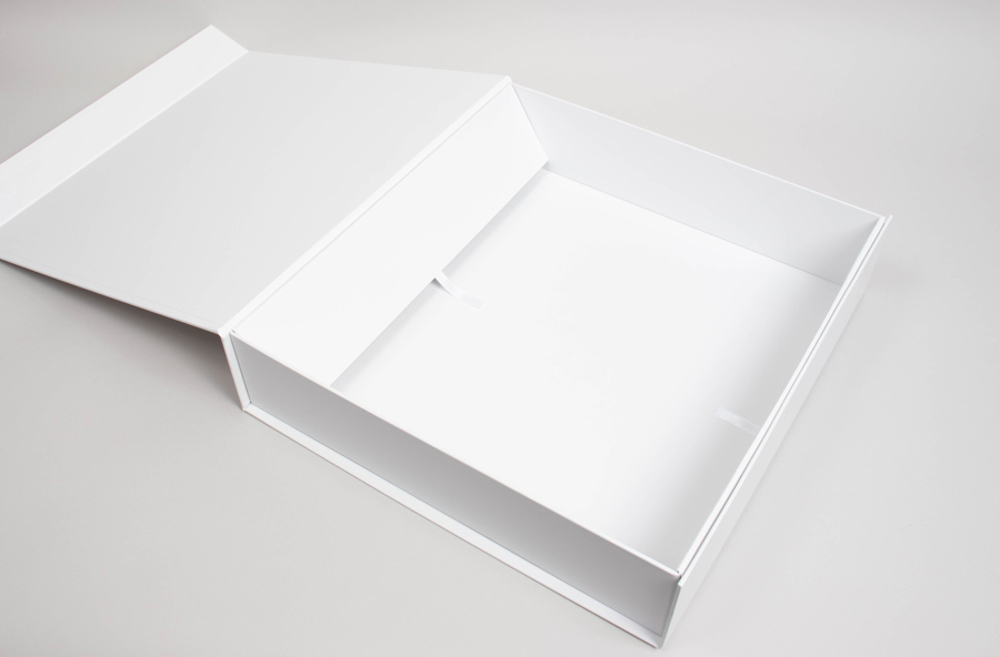 14 x 13-13/32 x 3-5/32 PLUS-Series™ 7-Flap Collapsible Matte White