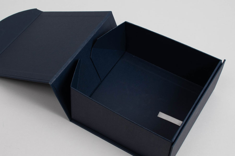 13 x 6-1/2 x 4-1/4 NAVY BLUE LEATHERETTE MAGNETIC LID GIFT BOXES