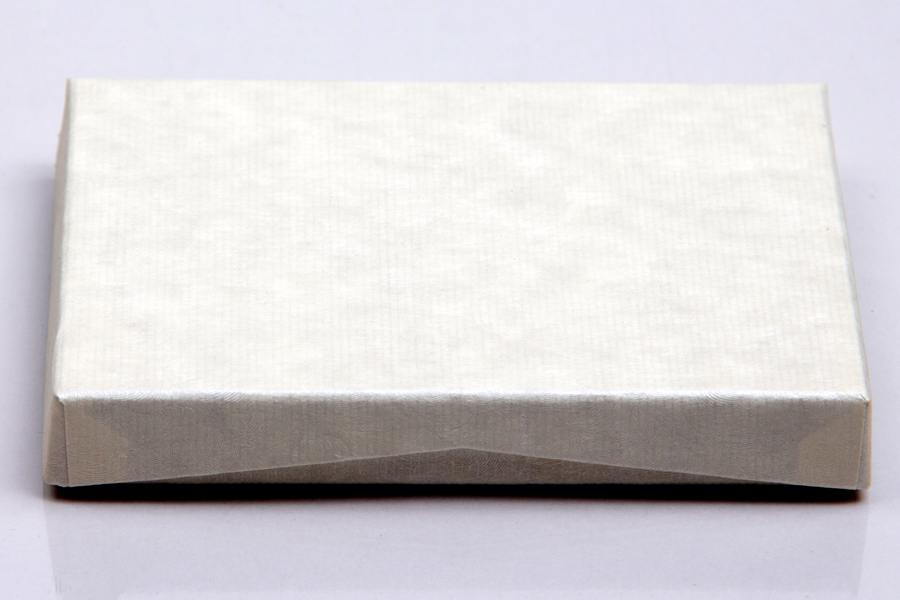 4-5/8 x 3-3/8 x 5/8 IVORY RIB GIFT CARD BOX WITH PLATFORM INSERT