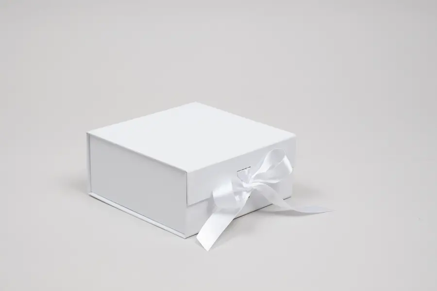 6X6X2-3/4  MATTE WHITE MAGNETIC BOX W/RIBBON
