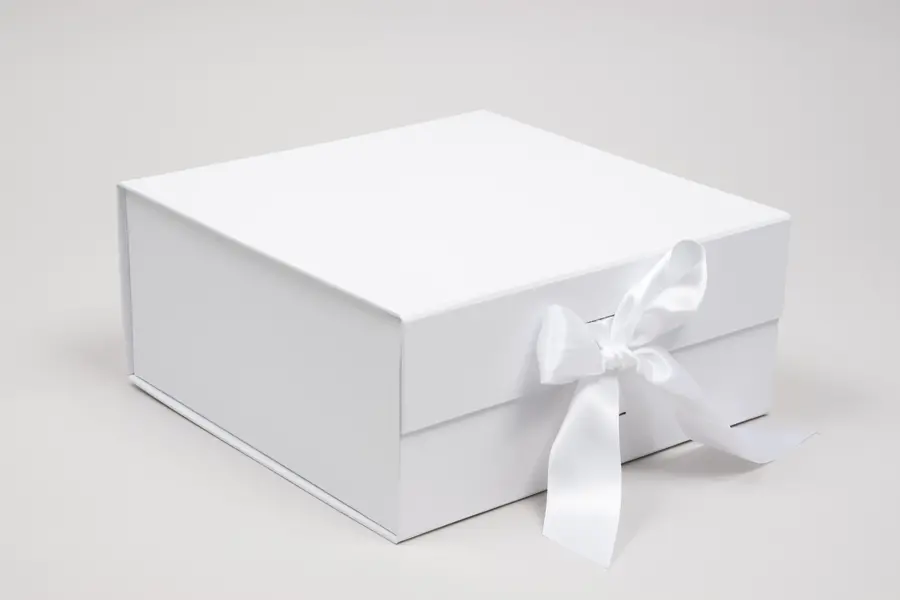 10X10X4-1/2 MATTE WHITE MAGNETIC BOX W/RIBBON