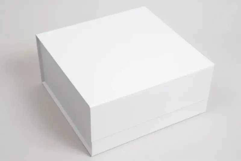 9-1/2 x 9-1/2 x 4-3/4 PLUS-Series™ 7-Flap Collapsible Matte White