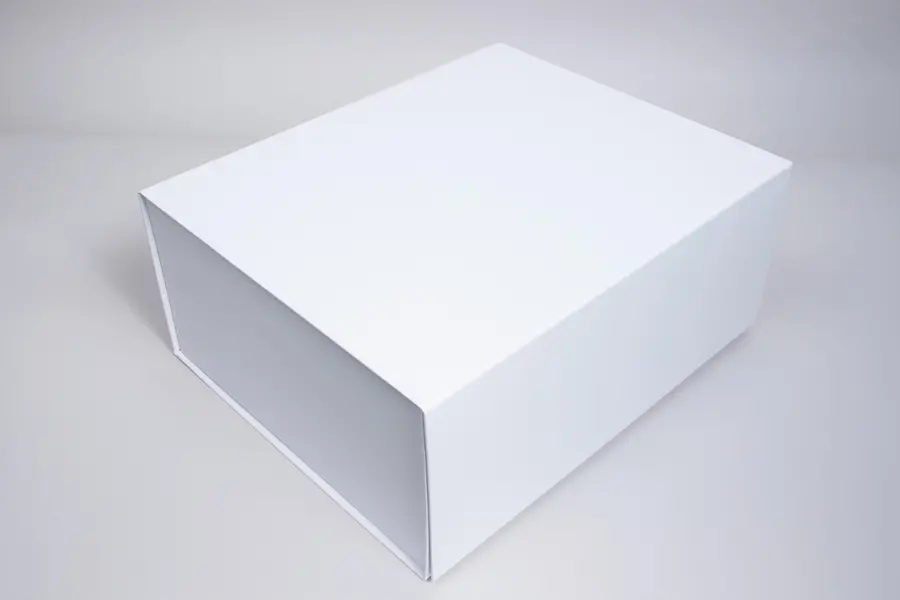 13X10-3/4X5-1/2 MATTE WHITE MAGNETIC BOX