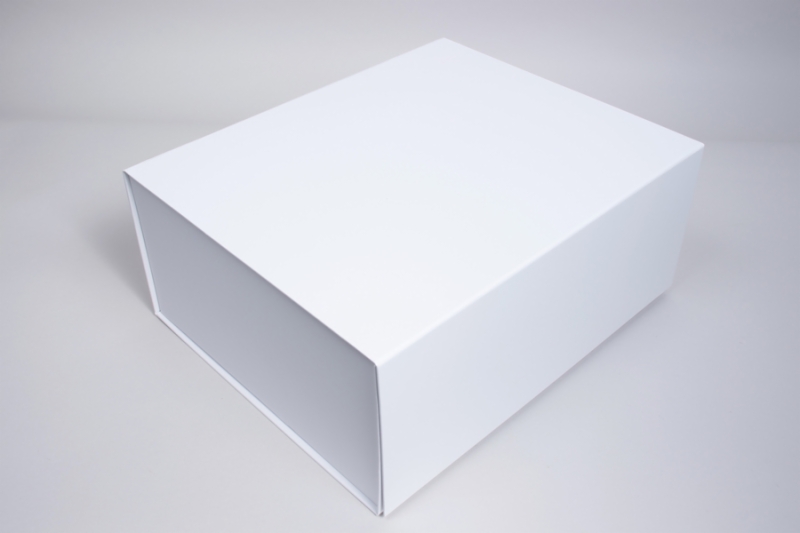 13 x 10-3/4 x 5-1/2 Matte White Magnetic Lid Gift Boxes