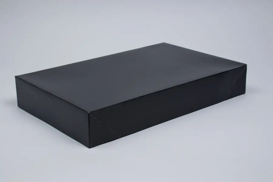 19X12X3 BLACK GLOSS APPAREL BOX
