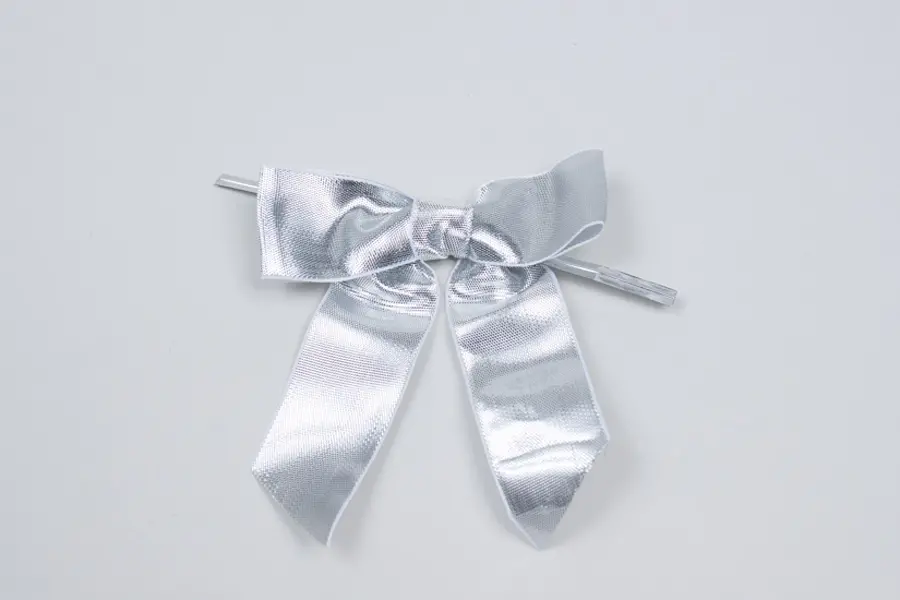 3" X 2-3/4" METALLIC SILVER PRE-TIED BOW CLEAR TWIST TIE