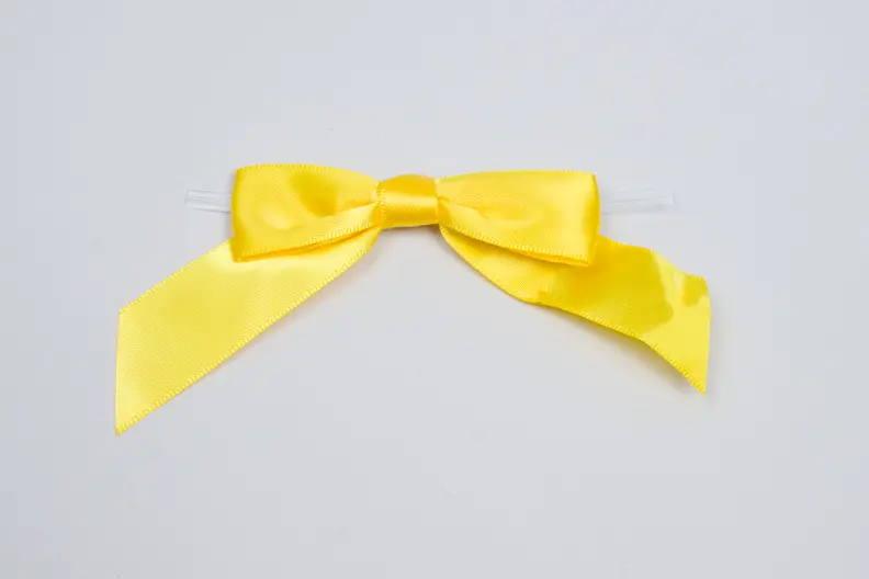 3" X 2-3/4" SATIN DAFFODIL PRE-TIED BOW CLEAR TWIST TIE