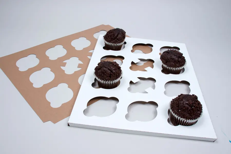 12 JUMBO CUPCAKE INSERT WHITE