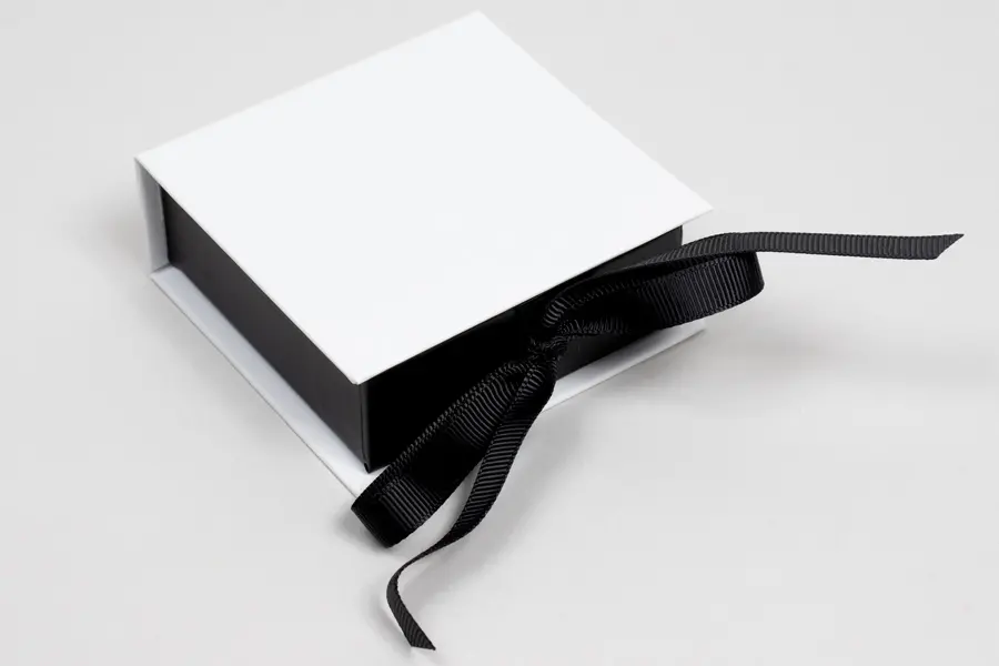 2-3/4X2-3/4X1 MATTE WHITE W/ BLACK PLATFORM AND RIBBON JEWELRY BOX